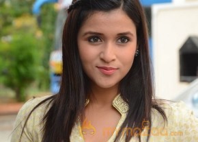 Mannara Chopra Photo Gallery photo 4