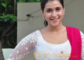 Mannara Chopra Photos photo 12