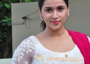 Mannara Chopra Photos photo 32