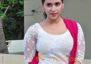 Mannara Chopra Photos photo 5
