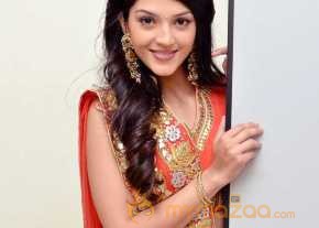  Mehrene Kaur Pirzada  photo 2