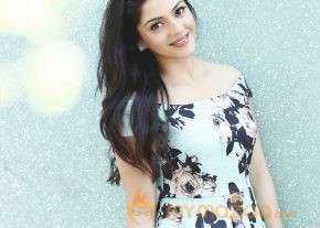 Mehrene Kaur Pirzada Latest Glam pics photo 2