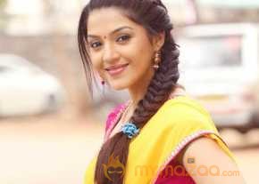 Mehrene Kaur Pirzada Saree Stills  photo 10
