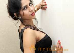 Nadia Hakani New Photoshoot photo 3