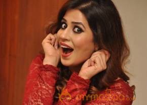 Nandinee Gupta photo 9