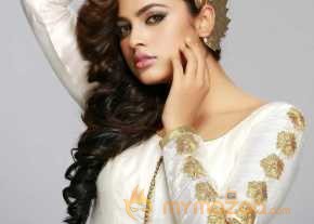 Nandita Swetha Glamorous Photos photo 6