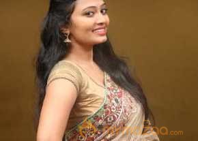 Neha Beautiful Saree Pics photo 5