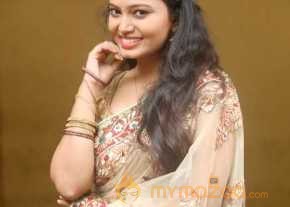 Neha Beautiful Saree Pics photo 2