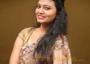 Neha Beautiful Saree Pics photo 4