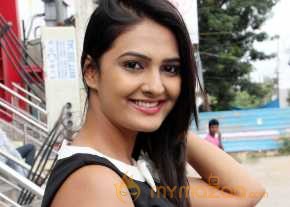 Neha Deshpande Launch Essensuals Toni Guy photo 11