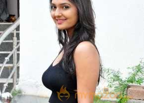 Neha Deshpande Photoshoot At Ikat Pochampally photo 10