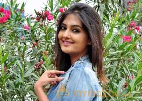  Neha Deshpande  photo 4