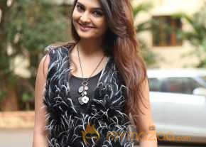  Neha Deshpande  photo 2