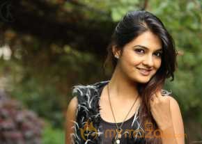  Neha Deshpande  photo 3