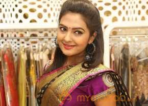 Neha Deshpande photo 15