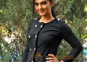 Neha Deshpande photo 8