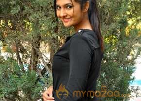 Neha Deshpande photo 22