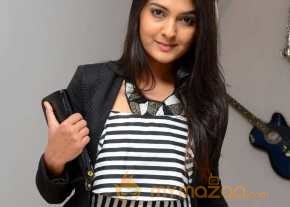 Neha Deshpande photo 21