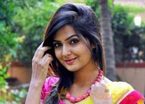 Neha Deshpande photo 12