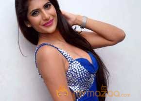 Neha Saxena photo 9