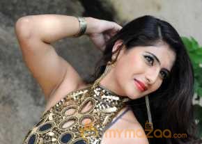 Neha Saxena photo 10