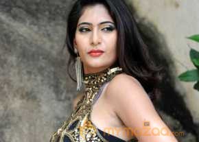 Neha Saxena photo 8