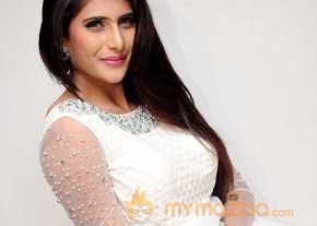 Neha Saxena photo 2