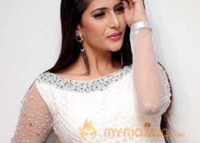 Neha Saxena photo 4