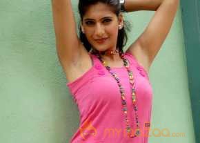Neha Saxena photo 5
