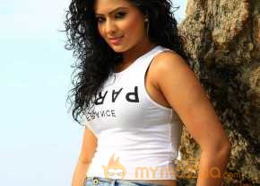 Nikesha Patel Latest Stills photo 4