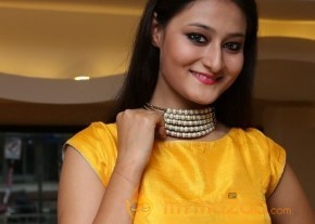 Nilofer Sexy Navel Hot Yellow Dress Pics photo 17