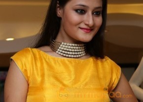 Nilofer Sexy Navel Hot Yellow Dress Pics photo 23