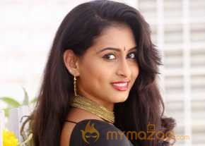 Nitya Naresh Saree Stills photo 11