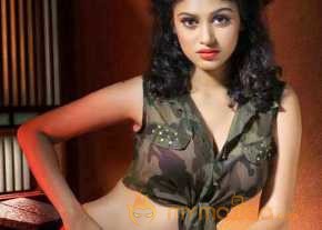 Oviya Helen Sizzling Stills photo 15