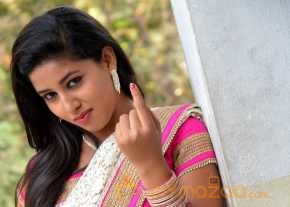 Pavani Saree Stills photo 8