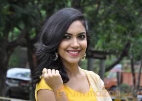 Pellichoopulu Fame Ritu Varma Latest Pics photo 6