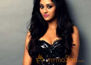 Pooja Jhaveri Photoshoot On Black Dress photo 4