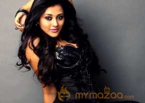  Pooja Jhaveri Photoshoot On Black Dress 