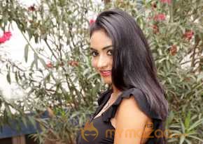 Pooja Sri Photoshoot At Pochampally Ikat Art Mela photo 8