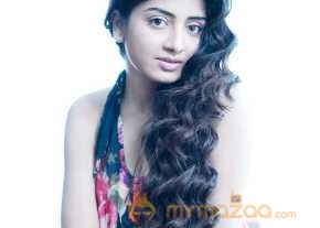 Poonam Kaur photo 16
