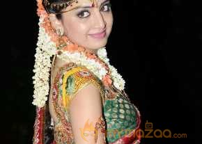 Poonam Kaur photo 10