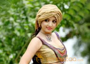 Poonam Kaur photo 24