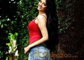 Poonam Kaur photo 15