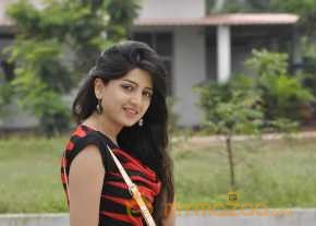 Poonam Kaur photo 14