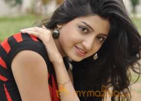 Poonam Kaur photo 20