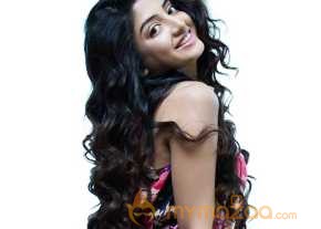 Poonam Kaur photo 6