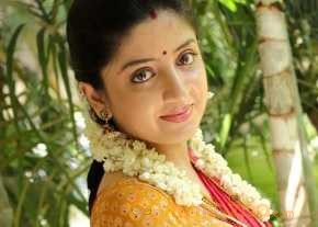 Poonam Kaur Beautiful Saree Stills photo 5