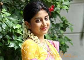 Poonam Kaur Beautiful Saree Stills photo 9