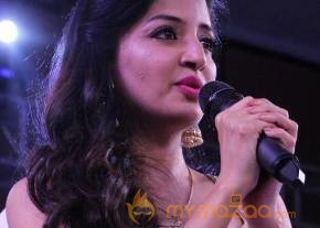 Poonam Kaur Latest Glam Photos photo 7