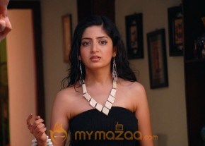 Poonam Kaur Stills photo 21